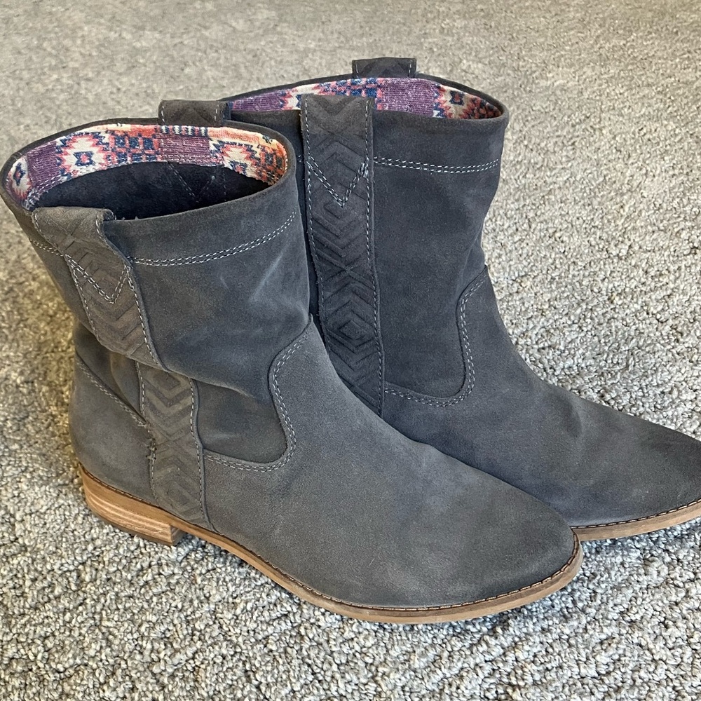 TOMS suede slouchy western pull on booties